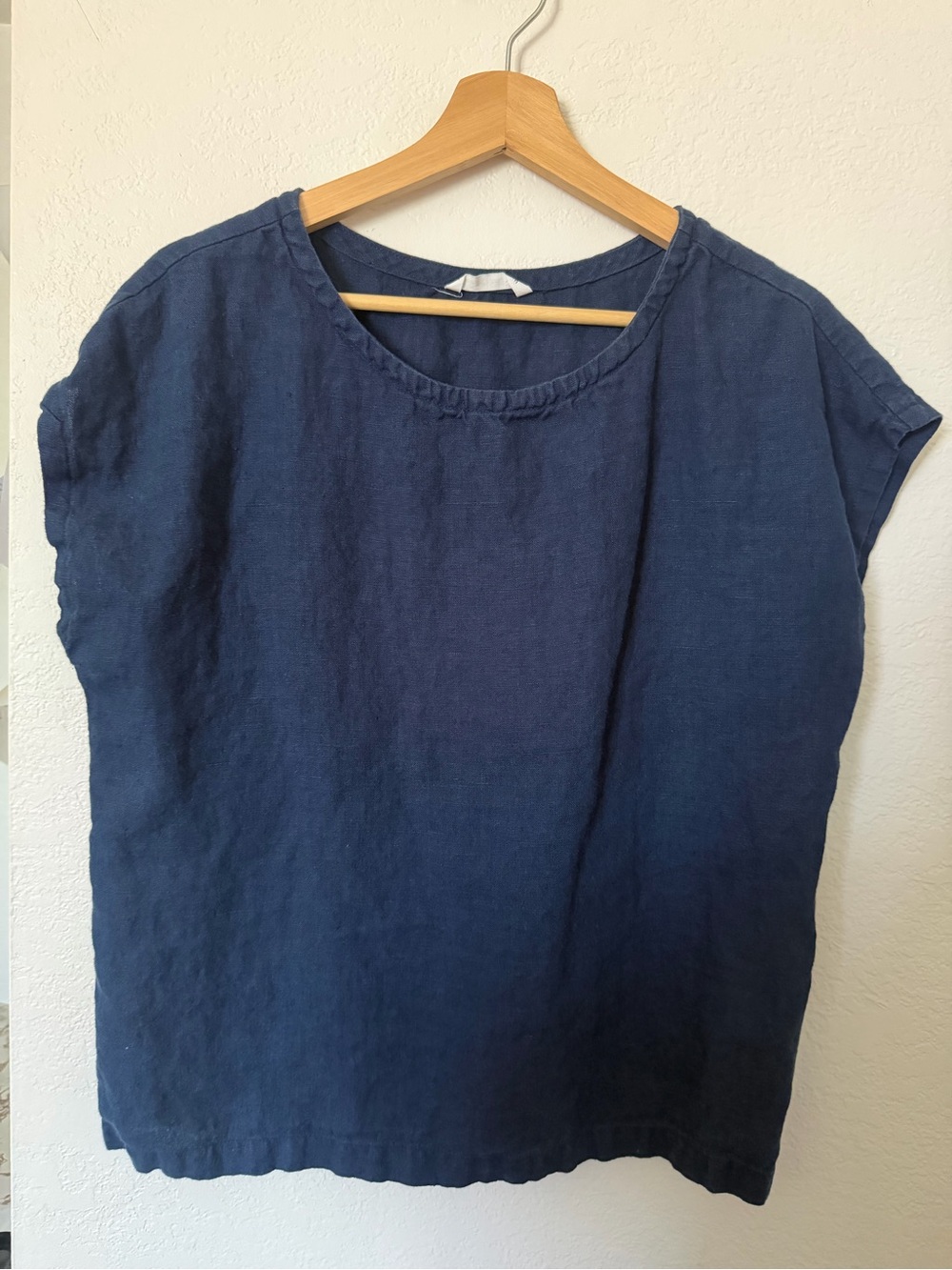 Pillows & Pajamas Audrey Linen Classic Short-Sleeve Top in Navy Blue - M - Picture 2 of 4